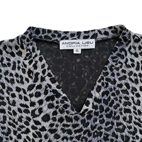 Vintage 90s Andrea Lieu Small Stretchy Black‎ Grey Cheetah V-Neck Top - Picture 3 of 7